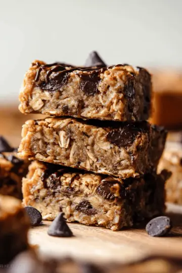 Peanut Butter Banana Chocolate Chip Oatmeal Bars