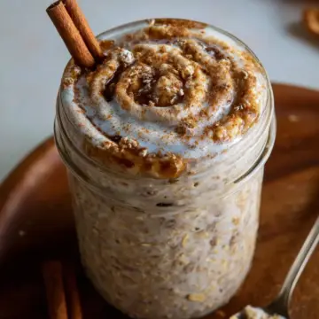 The Best Cinnamon Roll Overnight Oats Recipe