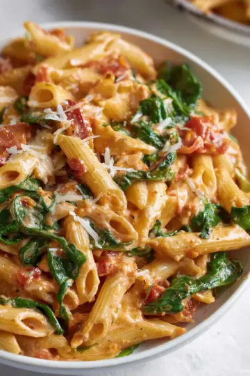 Creamy Tomato and Spinach Pasta