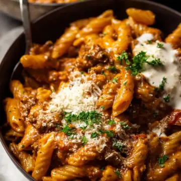 One pot creamy tomato beef pasta