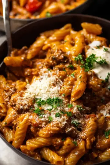 One pot creamy tomato beef pasta