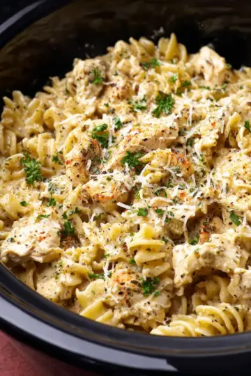 Crockpot Parmesan Garlic Chicken Pasta