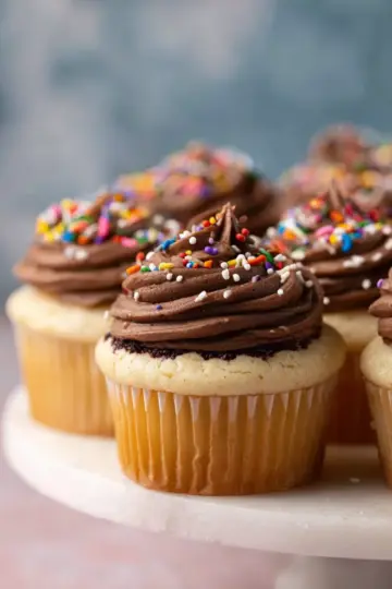 Easy & Moist Birthday Cake Cupcakes